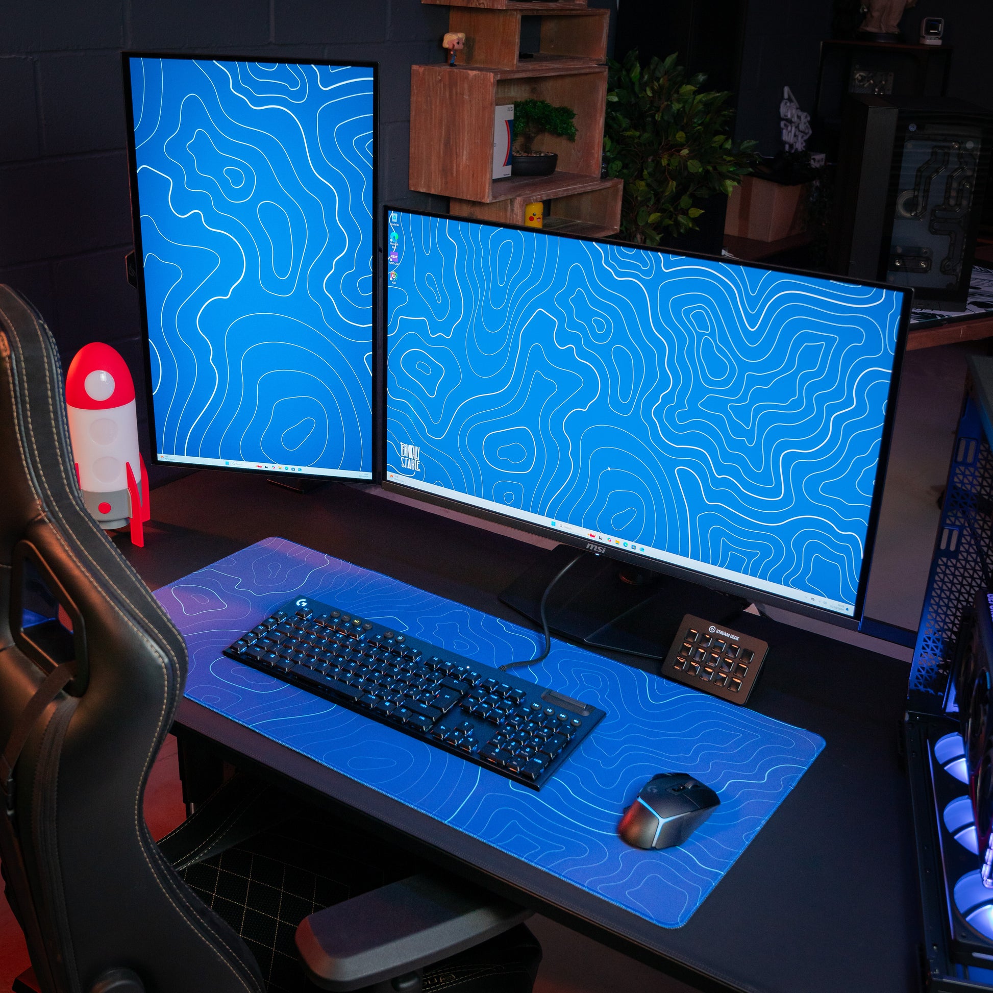 Matching Desktop Wallpaper – Technically Stable